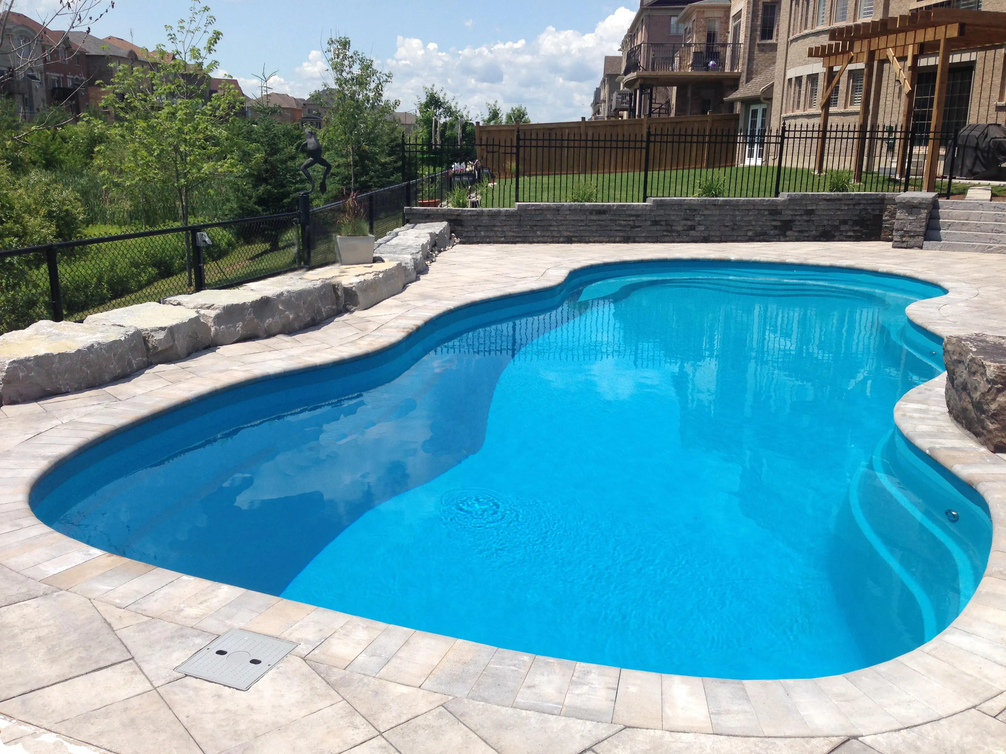Benefits of using a one stop shop Pool Builder. 
